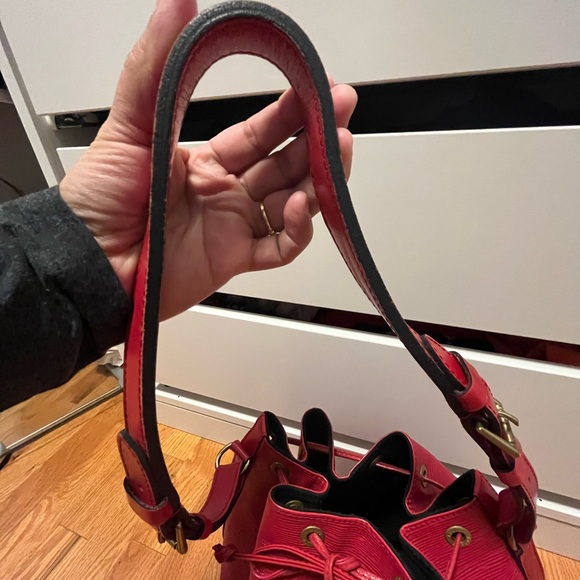Louis Vuitton Red Epi Noe Bag - Picture 8 of 17
